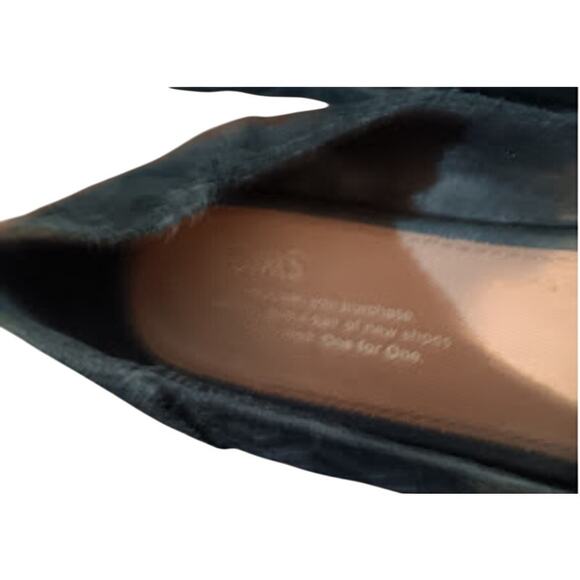 TOMS Diamond Jutti Flat Shoes embossed black suede  size 6.5  *K - Picture 4 of 5